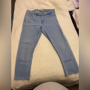 Levi’s- skinny cut off jeans-light wash-size 29